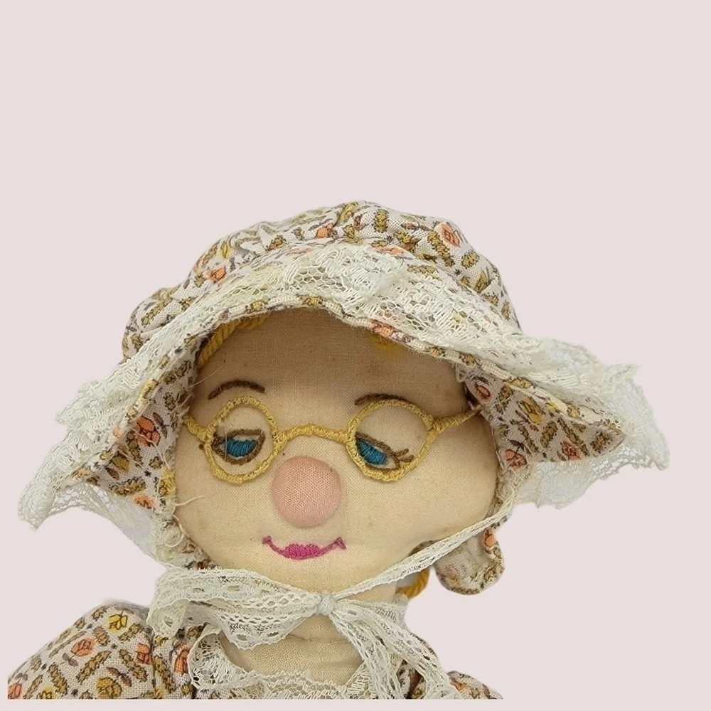 Vintage Country Grandma Doll Handmade Stitching Folkart T43